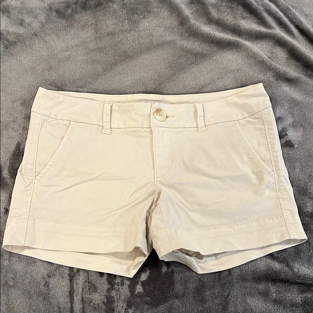 American Eagle Outfitters Cream Cargo Shorts Versatile Design